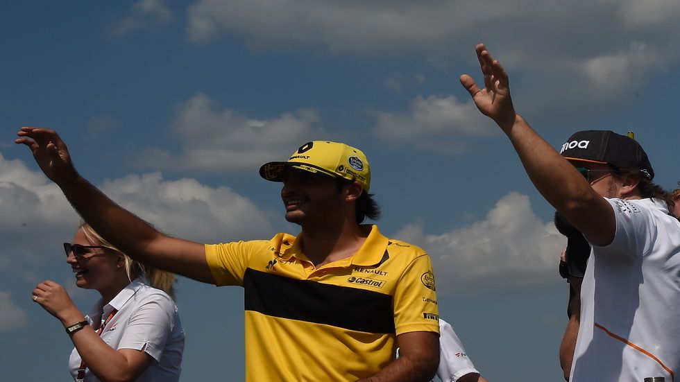 Carlos Sainz junto a Fernando Alonso