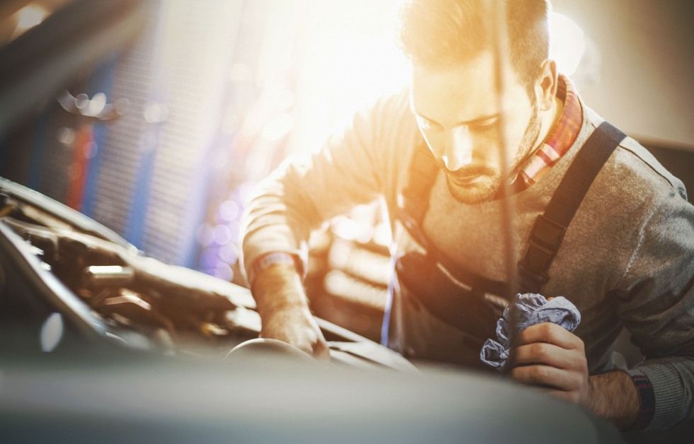 ¿Cuánto se gastan los españoles en el mantenimiento del coche?