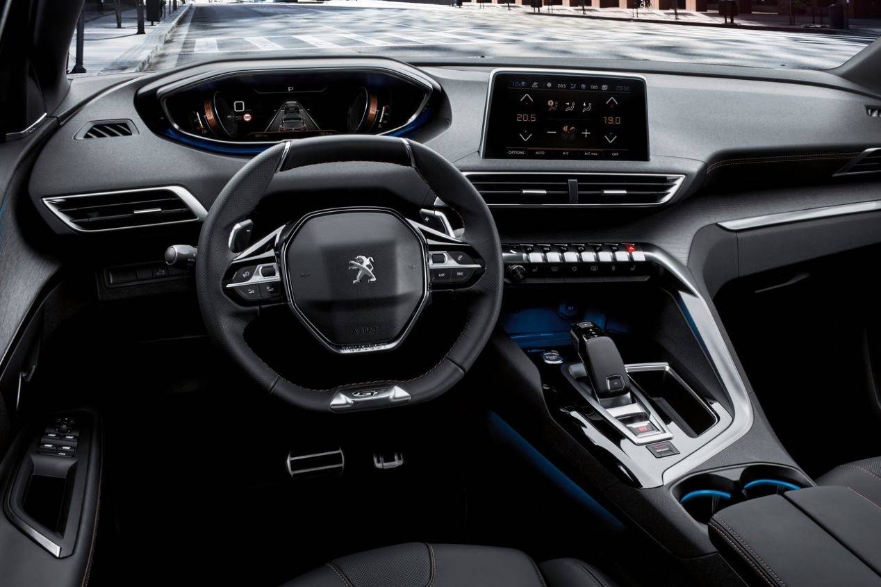Peugeot 208 vs Renault Clio: los nuevos utilitarios que llegan en 2019