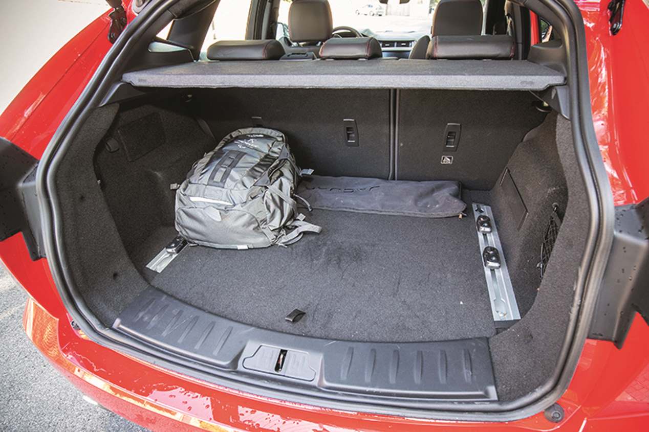 Comparativa: Jaguar E-Pace P250 vs Volvo XC40 T5 