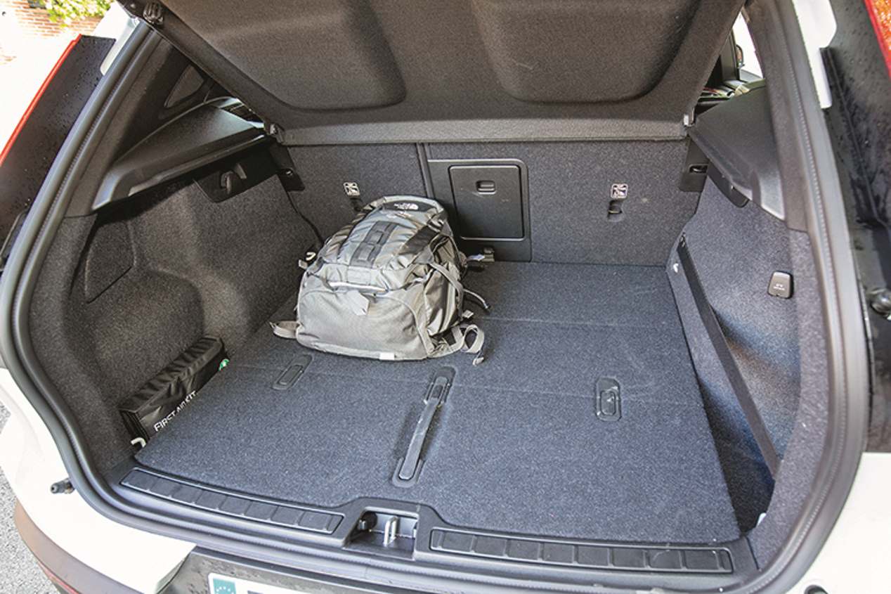 Comparativa: Jaguar E-Pace P250 vs Volvo XC40 T5 