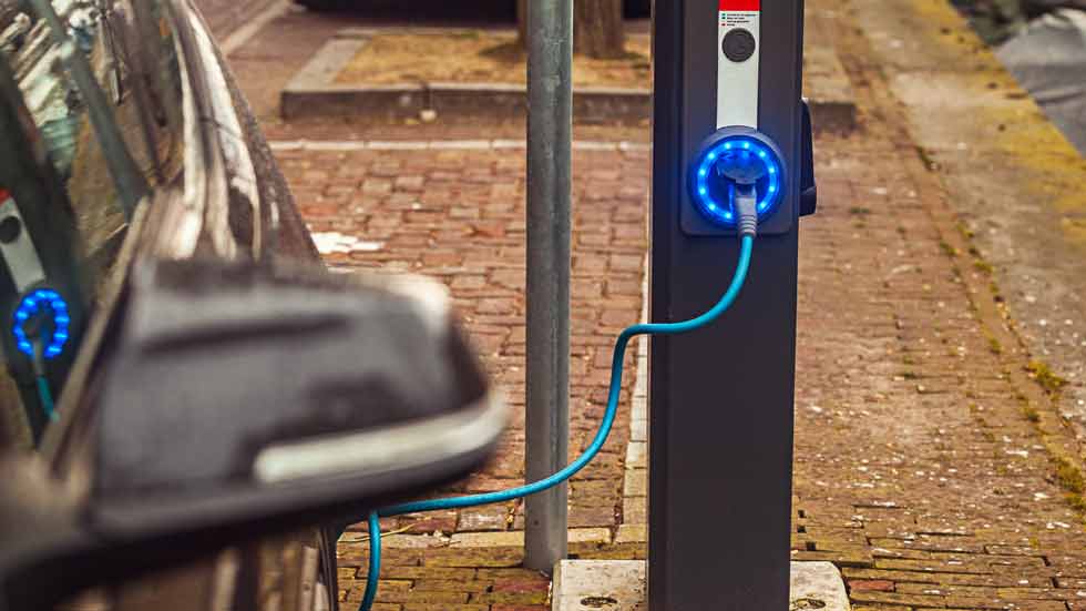 El alto precio del cobalto y del litio, el nuevo freno para los coches eléctricos