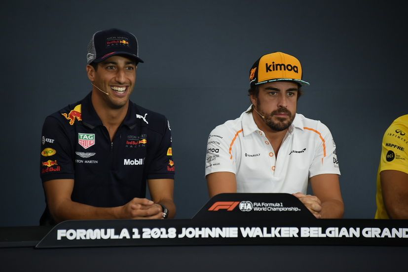 Ricciardo junto a Alonso en la rueda de prensa de la FIA