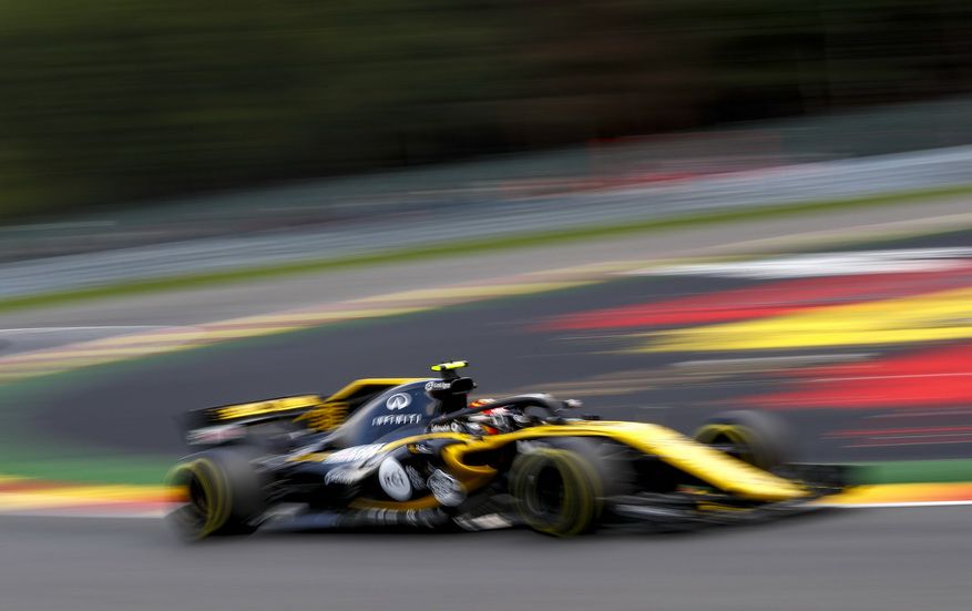 Sainz en pista durante la calificación