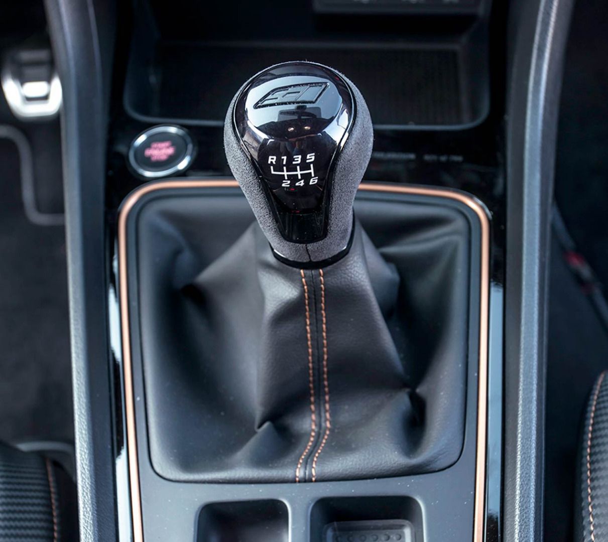 Renault Megane RS frente a Seat León Cupra R: duelo en casa