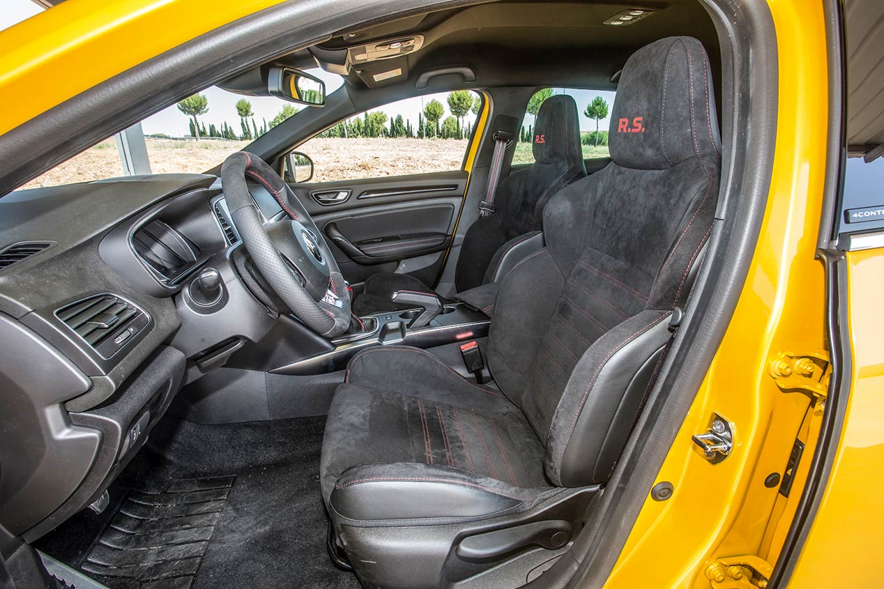 Renault Megane RS frente a Seat León Cupra R: duelo en casa