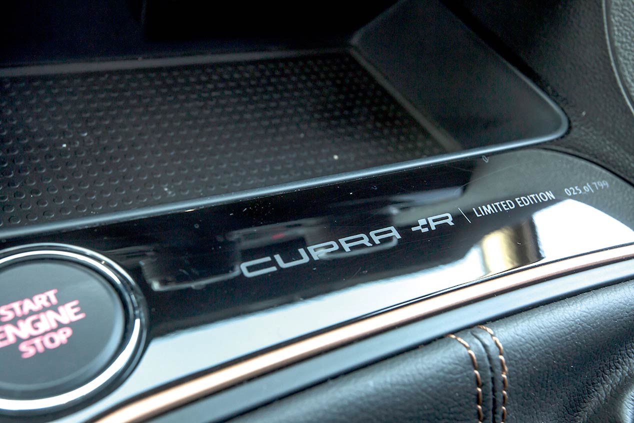 Renault Megane RS frente a Seat León Cupra R: duelo en casa
