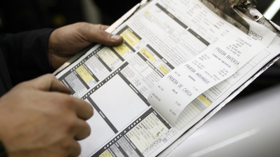 Nueva ITV: cómo es y cómo te afecta ya el control de emisiones y OBD