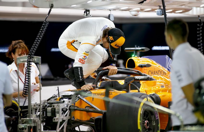 Alonso durante la FP2 en Singapur