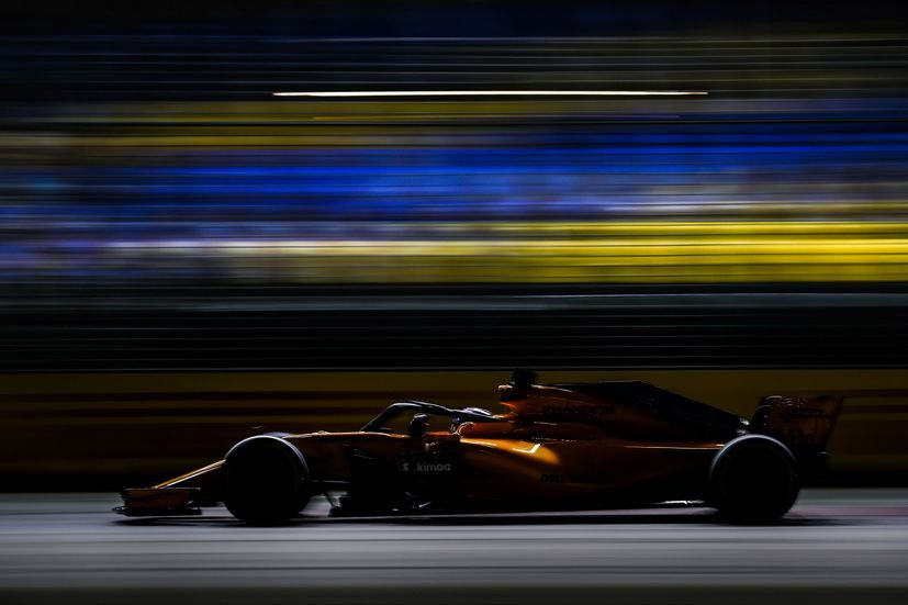 Fernando Alonso en la noche de Singapur