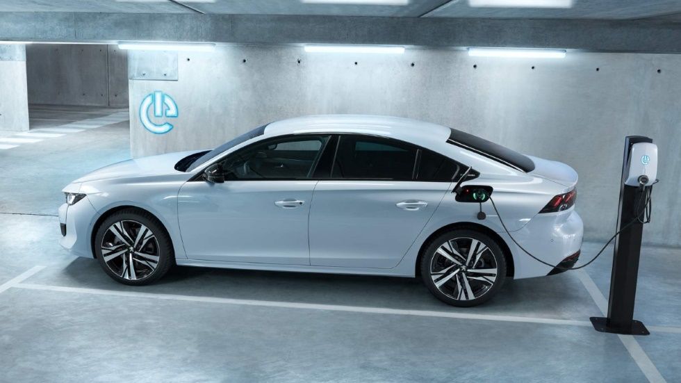 Peugeot 508 Hybrid 2019: la berlina híbrida enchufable que viene