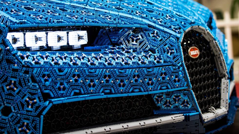 Detalle del frontal del Bugatti Chiron by Lego.