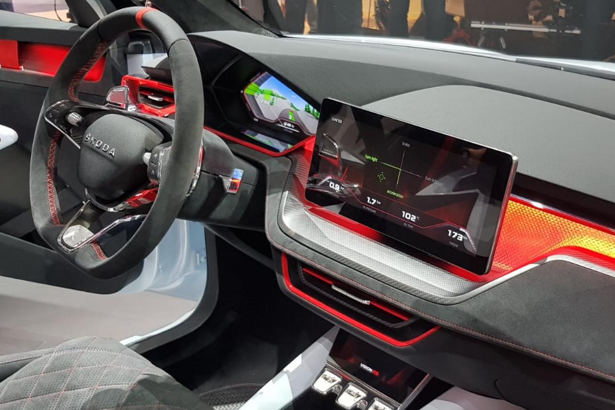 Skoda Spaceback 2019 vs Seat León 2020: el duelo de compactos que viene