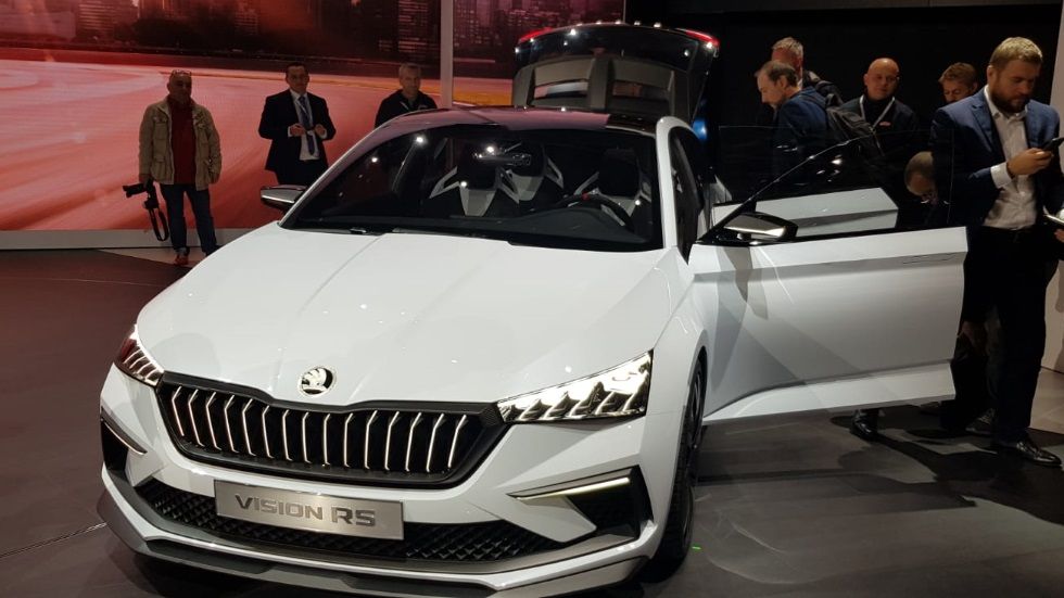 Skoda Spaceback 2019 vs Seat León 2020: el duelo de compactos que viene