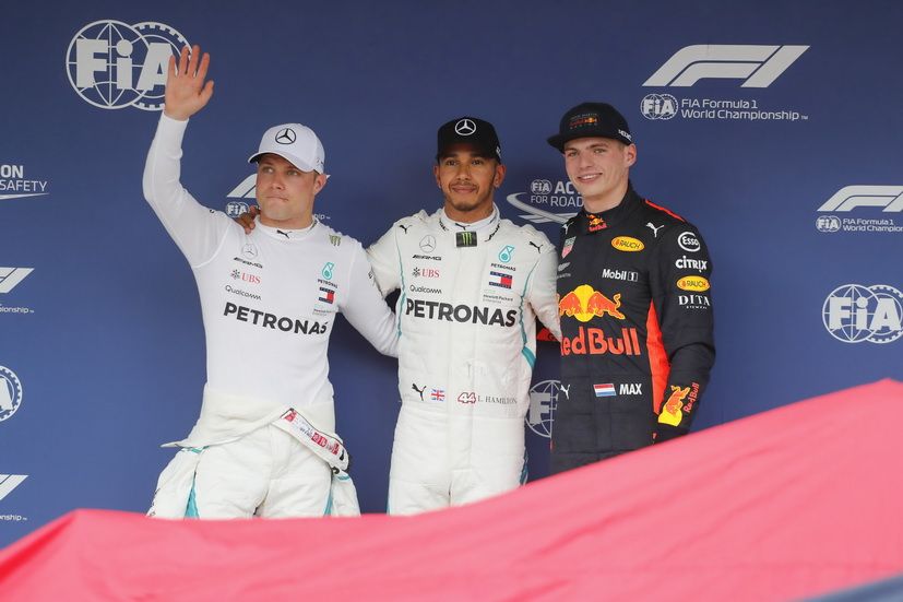 Los tres primeros de la Q: Bottas a izda. junto a Hamilton y Verstappen