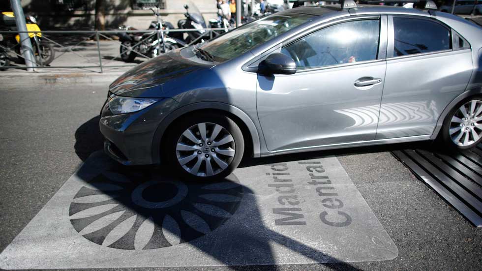 Coches, motos y taxis sin etiqueta no podrán circular nunca por Madrid Central
