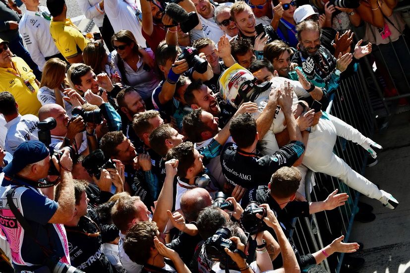 Hamilton celebra su victoria en el GP de USA de 2017
