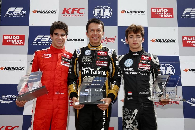 Albon junto a Lance Stroll (izda.) y Charles Leclerc (dcha.) en el podio de la F3 en Portimao 2015