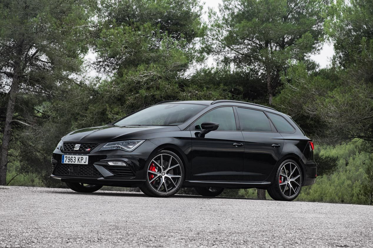 El Seat León ST Cupra Black Carbon, en imágenes