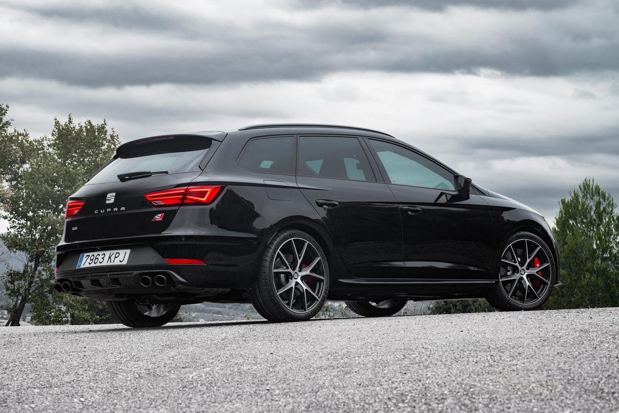 El Seat León ST Cupra Black Carbon, en imágenes