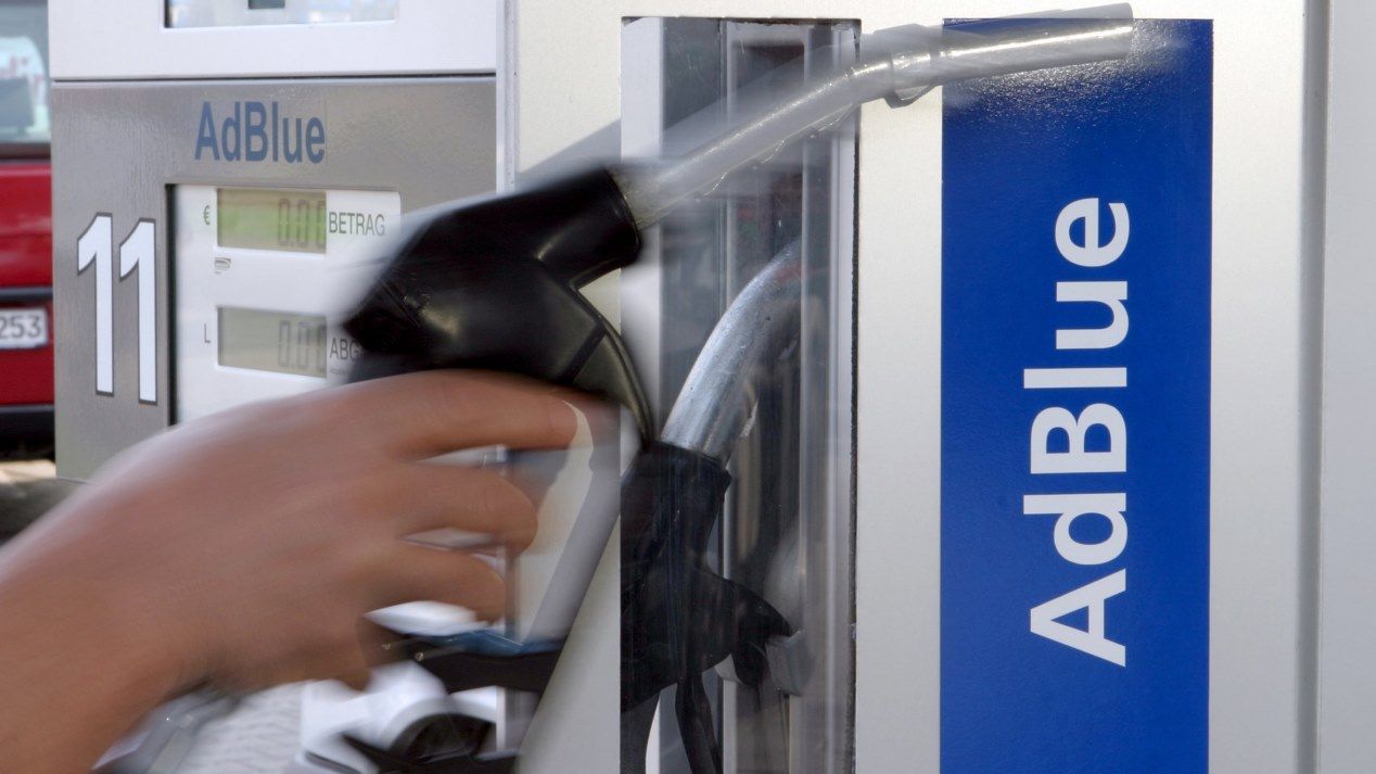Dudas: ¿cuánto cuesta rellenar el depósito AdBlue de los coches Diesel nuevos?