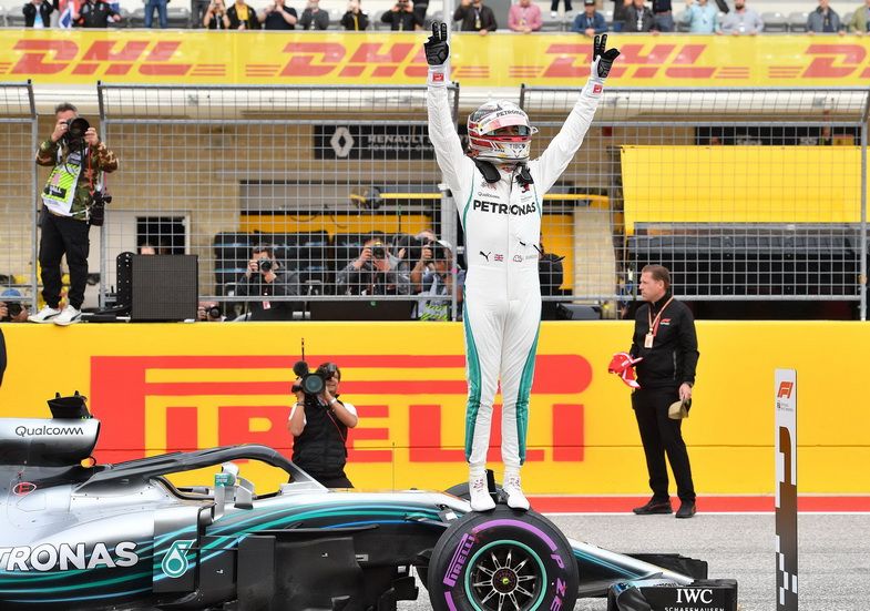 Hamilton, feliz, tras conseguir su novena pole de la temporada