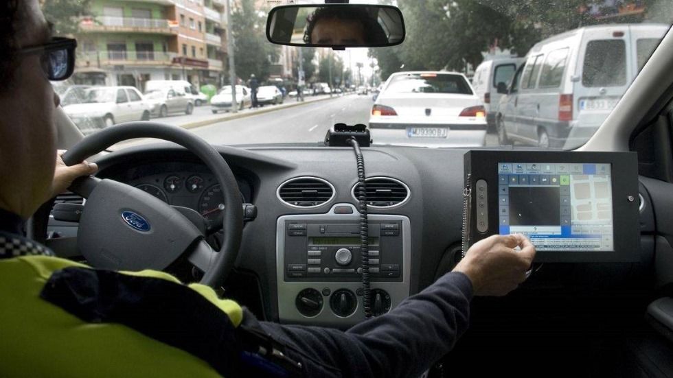 Multas por no apagar el motor al estar estacionado