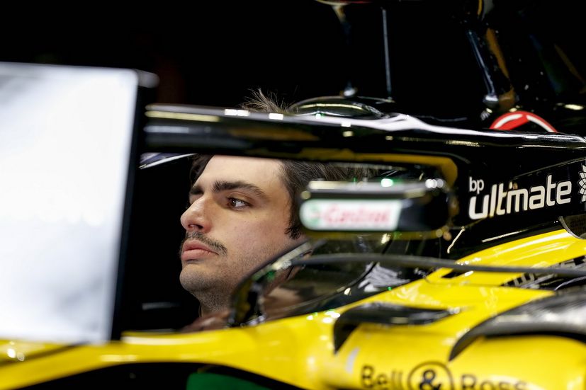 Carlos Sainz en su Renault S.F.18