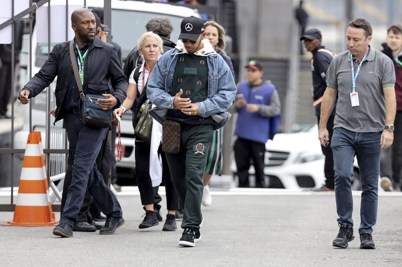 Hamilton llegando a Interlagos