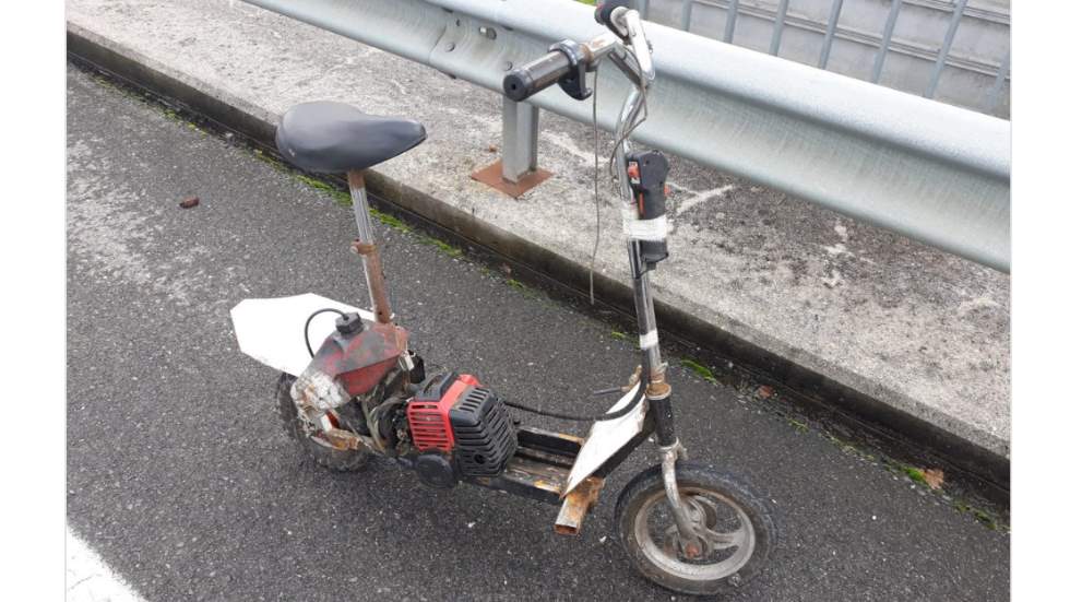 Increíble: detenido por circular con un patinete que había fabricado él mismo