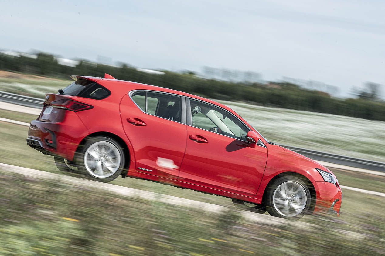 Supercomparativa de compactos: A3, Serie 1, Clase A, Golf, Q30, CT, V40 y DS 4