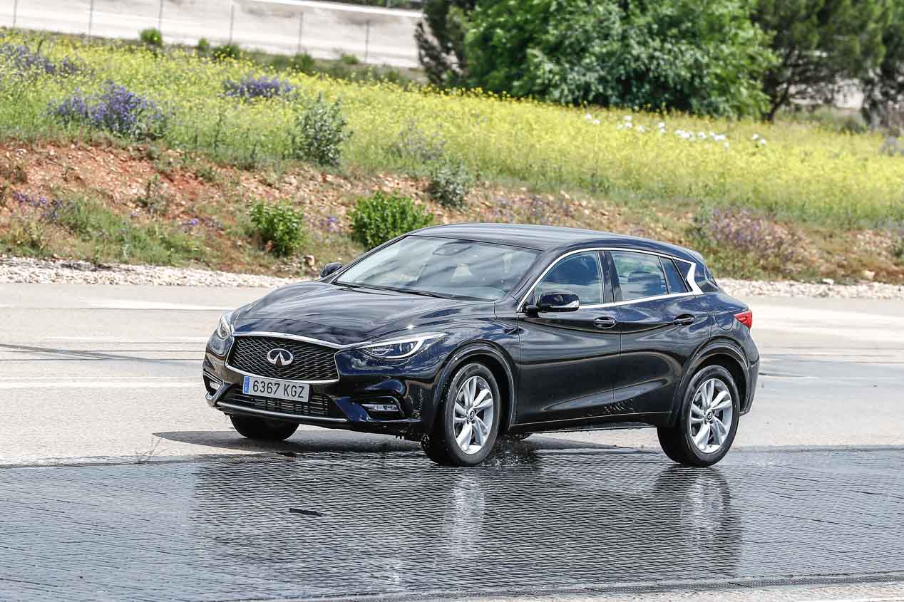 Supercomparativa de compactos: A3, Serie 1, Clase A, Golf, Q30, CT, V40 y DS 4