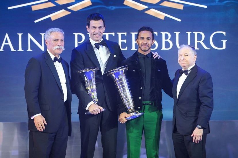 Hamilton junto a Bratches, Wolff y Todt