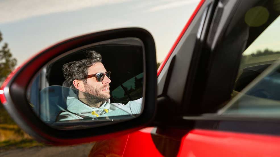 La Policia advierte de la “estafa del retrovisor”: puedes perder más de 1.500 euros
