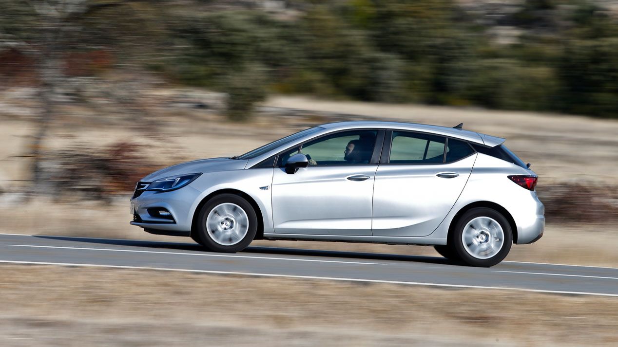 BMW Serie 1 y Opel Astra: los compactos, ¿mejor Diesel o gasolina? ¿Premium o generalista?