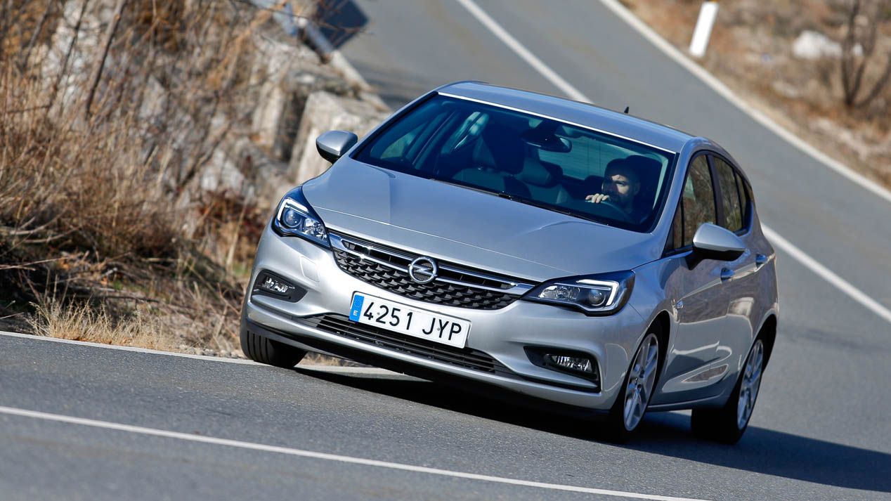 BMW Serie 1 y Opel Astra: los compactos, ¿mejor Diesel o gasolina? ¿Premium o generalista?