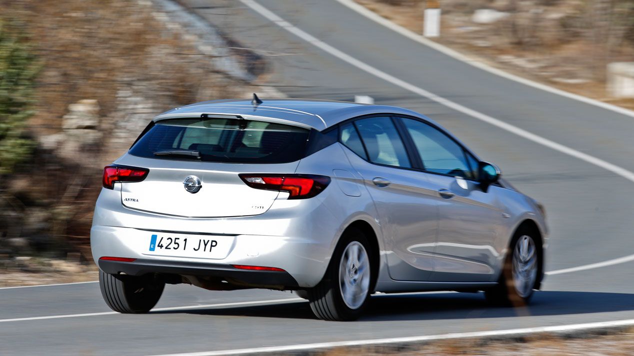 BMW Serie 1 y Opel Astra: los compactos, ¿mejor Diesel o gasolina? ¿Premium o generalista?
