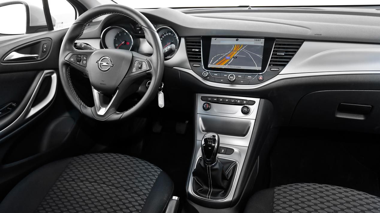 BMW Serie 1 y Opel Astra: los compactos, ¿mejor Diesel o gasolina? ¿Premium o generalista?