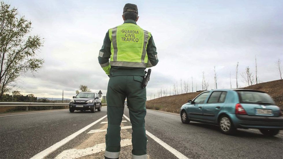 La Guardia Civil urge a prohibir las apps que alertan de controles y radares
