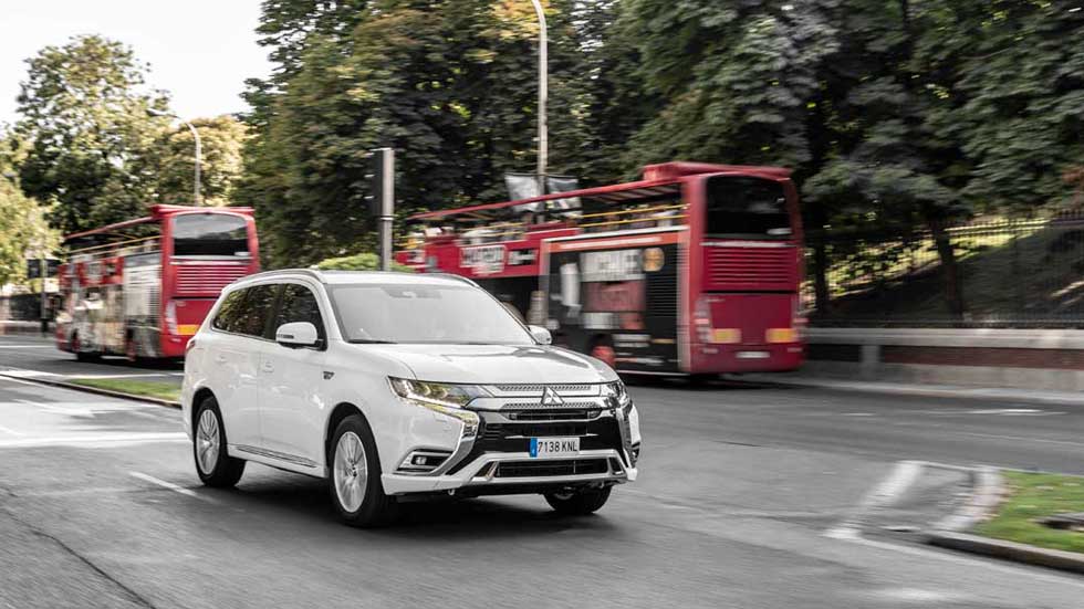 Mitsubishi Outlander PHEV: Todas las claves del SUV híbrido enchufable
