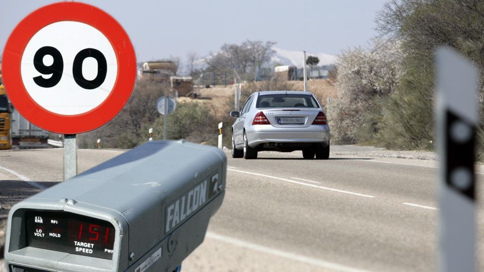 La DGT anuncia sus novedades en 2019: menos velocidad, más radares y multas al móvil… 