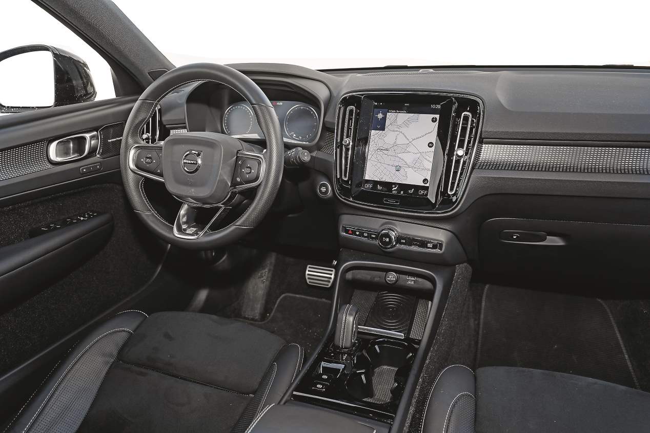 Comparativa: Kia Sportage 2.0 Mild Hybrid vs Volvo XC40 D4
