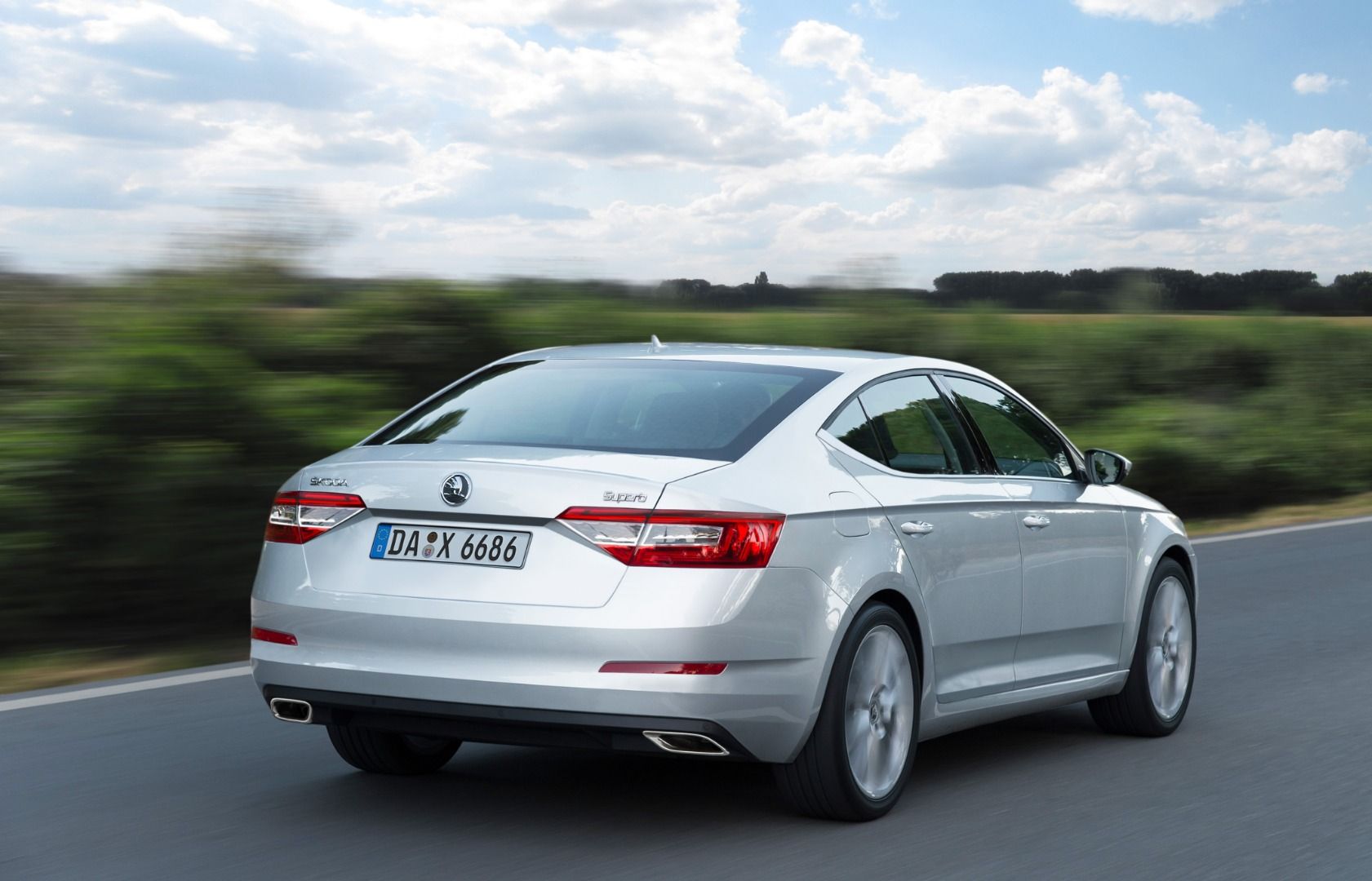 Las mejores berlinas que llegarán en 2019: Serie 3, Passat, Model 3, A4, Octavia...