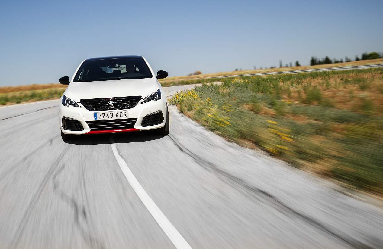 A prueba los Hyundai i30N Performance, Peugeot 308 GTi y Renault Mégane RS