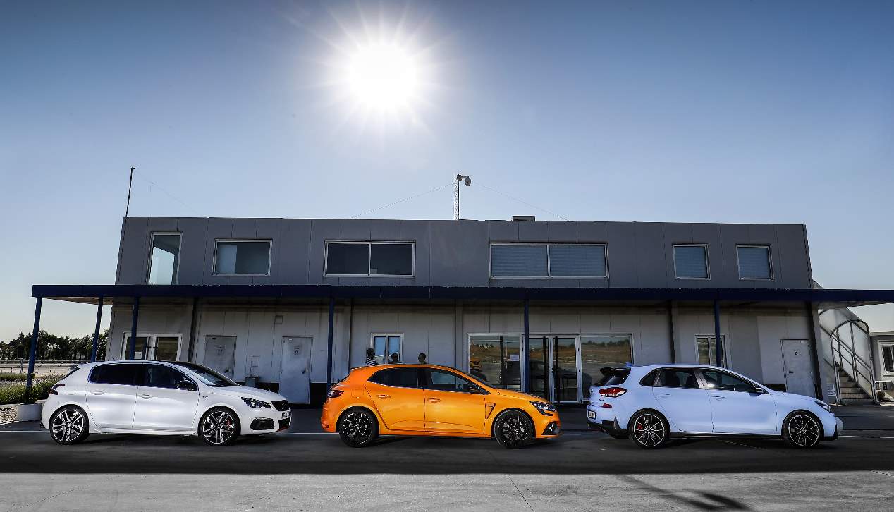 A prueba los Hyundai i30N Performance, Peugeot 308 GTi y Renault Mégane RS