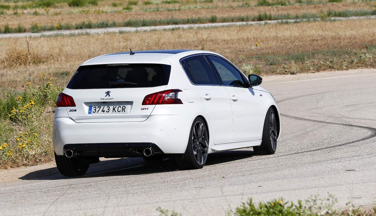 A prueba los Hyundai i30N Performance, Peugeot 308 GTi y Renault Mégane RS
