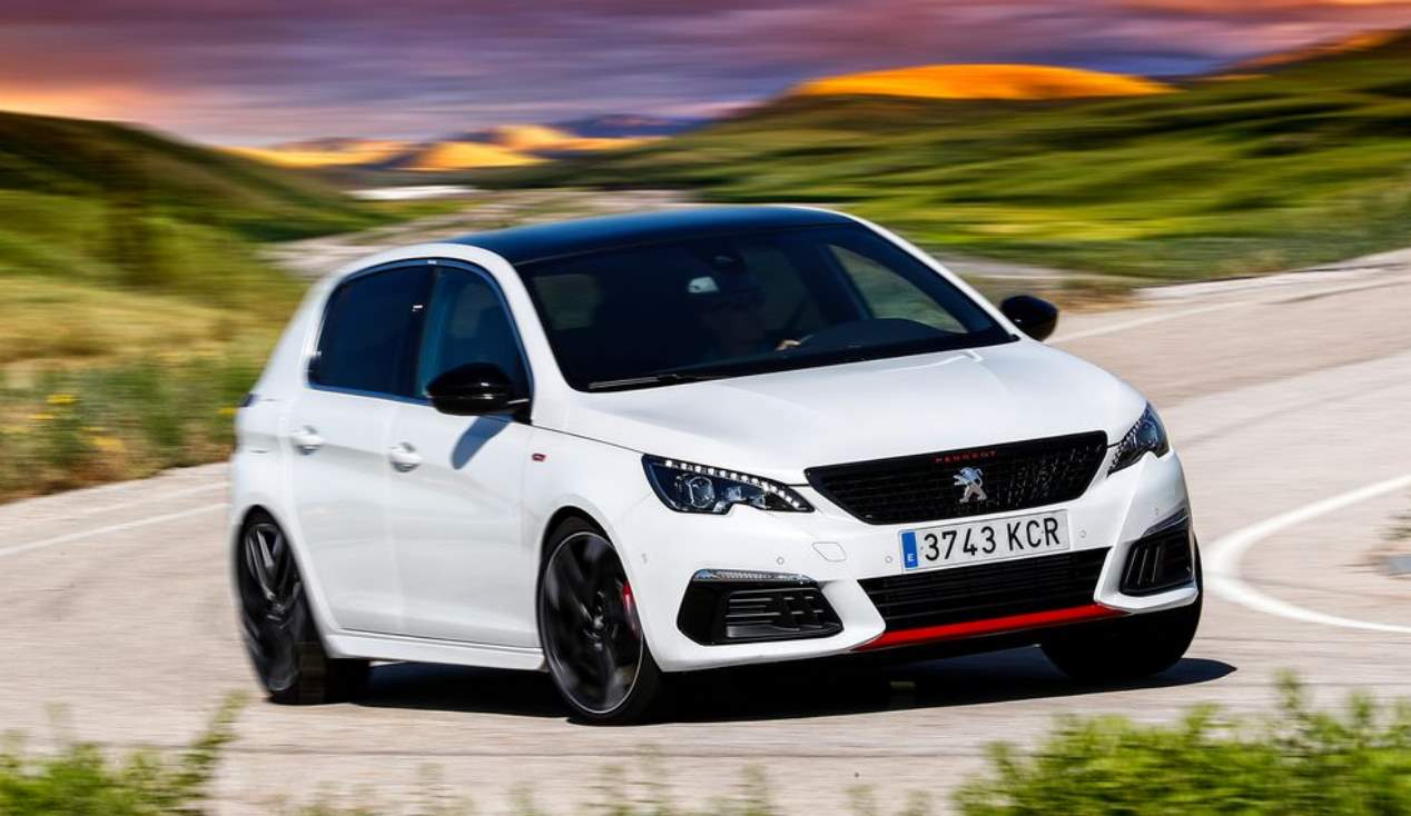 A prueba los Hyundai i30N Performance, Peugeot 308 GTi y Renault Mégane RS