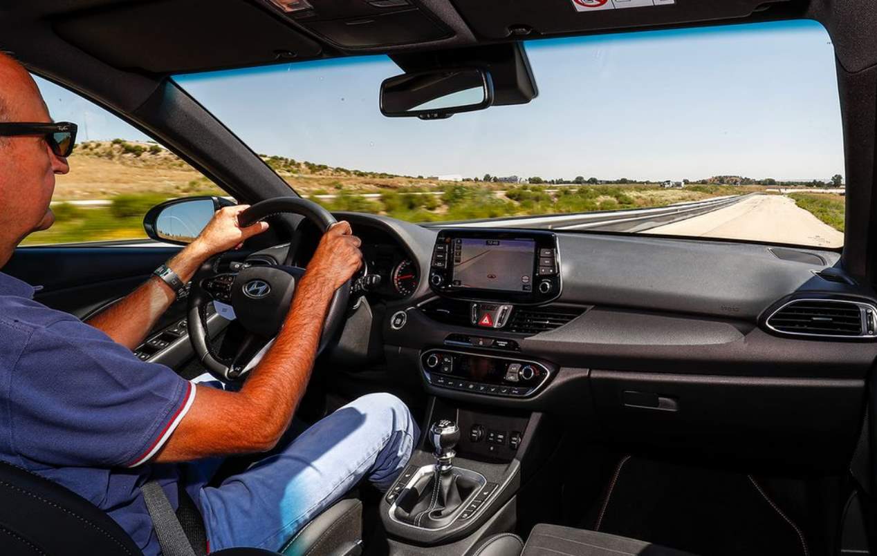 A prueba los Hyundai i30N Performance, Peugeot 308 GTi y Renault Mégane RS