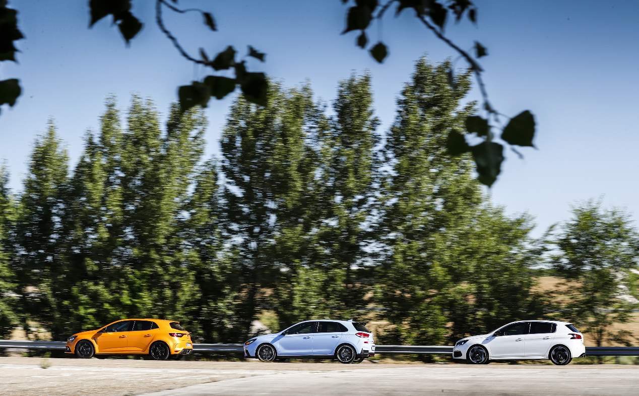 A prueba los Hyundai i30N Performance, Peugeot 308 GTi y Renault Mégane RS