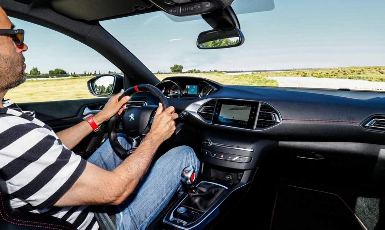 A prueba los Hyundai i30N Performance, Peugeot 308 GTi y Renault Mégane RS